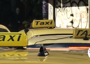 Οδηγός ταξί απείλησε 17χρονους γιατί αρνήθηκαν να πληρώσουν διπλάσιο κόμιστρο