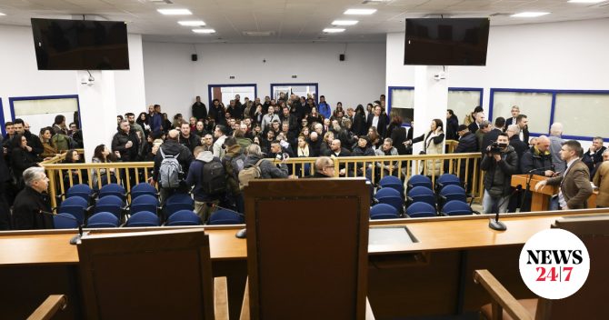 Δίκη για τα Τέμπη: Επιμένουν για αναβολή οι συνήγοροι των κατηγορουμένων στελεχών της ΕΡΓΟΣΕ