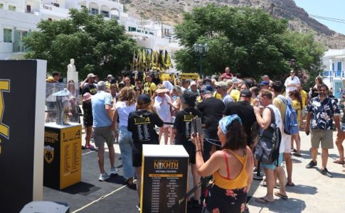 Τρέλα και στη Σίφνο για την κούπα της ΑΕΚ (ΦΩΤΟ)