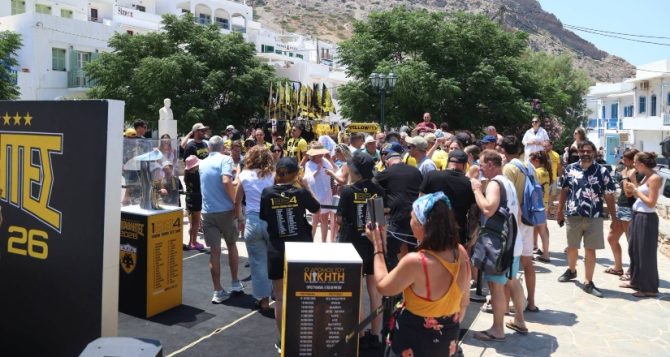 Τρέλα και στη Σίφνο για την κούπα της ΑΕΚ (ΦΩΤΟ) Τρέλα και στη Σίφνο για την κούπα της ΑΕΚ (ΦΩΤΟ)