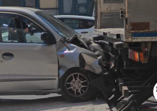 Τροχαίο στον Κεραμεικό – ΙΧ έπεσε πίσω από φορτηγό, τραυματίστηκε ηλικιωμένος
