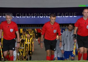 Η τρομερή είσοδος των ομάδων με τον ύμνο του Champions League (VID)