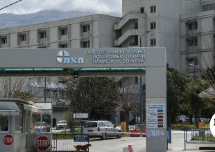 Πάτρα: Ενθαρρυντικά σημάδια για το παιδί που έπεσε από μπαλκόνι –