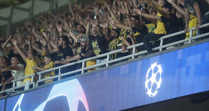 Ντύθηκε Champions League η Αγιά Σοφιά – Έτοιμη για τη μεγάλη βραδιά (VID)