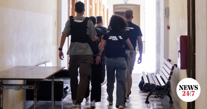 Σύρος: “Αμύνθηκα για τη ζωή τη δική μου και της συντρόφου μου”