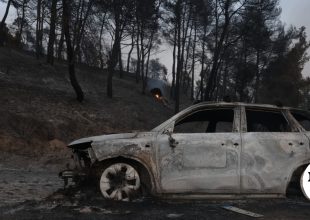 Φωτιά στη Χαλκιδική: Μάχη με διάσπαρτες εστίες και αναζωπυρώσεις