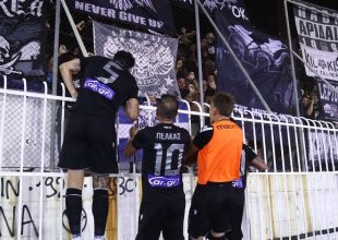 Ατρόμητος – ΠΑΟΚ: Τρέλα στο 2ο γκολ του Πέλκα, σκαρφάλωσε στην κερκίδα μαζί με Μιχαηλίδη, Ζαφείρη και Μύθου