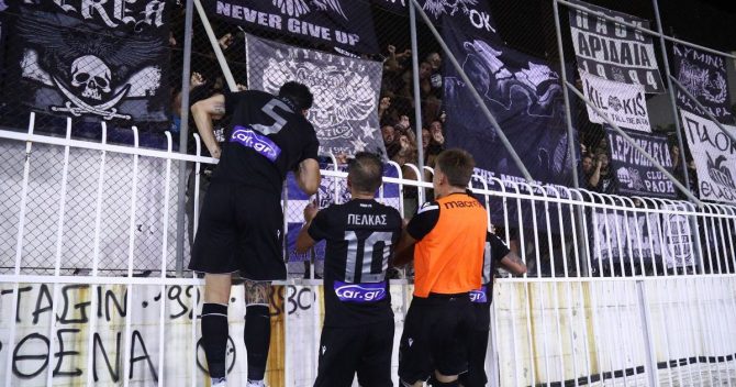 Ατρόμητος – ΠΑΟΚ: Τρέλα στο 2ο γκολ του Πέλκα, σκαρφάλωσε στην κερκίδα μαζί με Μιχαηλίδη, Ζαφείρη και Μύθου