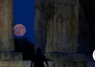 Πανσέληνος Αυγούστου: Μαγευτικές εικόνες από το “Φεγγάρι του Οξύρρυγχου”