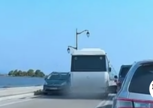Επικίνδυνη προσπέραση λεωφορείου στη γέφυρα της Λευκάδας
