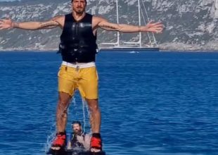 Ζλάταν: Έγινε… “Aquaman” και έκλεψε την παράσταση με εντυπωσιακή βουτιά στη θάλασσα