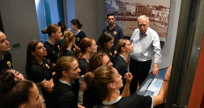 Στο Μουσείο Καλαβρυτινού Ολοκαυτώματος η ομάδα ποδοσφαίρου γυναικών της ΑΕΚ