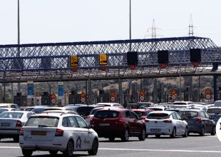 Δεκαπενταύγουστος: Έκτακτα μέτρα της Τροχαίας και απαγόρευση κίνησης των φορτηγών