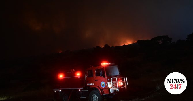 Μαίνεται η φωτιά στη Σκύρο – Ολονύχτια μάχη με τις φλόγες
