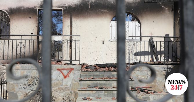 “Ό,τι βλέπεις είναι από τα χέρια μου”: Κραυγή απόγνωσης στο Πόρτο Γερμενό με πάνω από 100 καμένα σπίτια