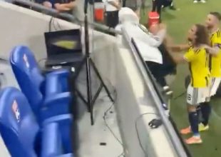 Λιόν – Φενέρμπαχτσε: Εικόνες χάους στο φινάλε – Επίθεση με κλωτσιά στον Γκεντουζί από προπονητή των Γάλλων