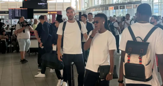 Αναχώρησε η Λέφσκι για Αθήνα Αναχώρησε η Λέφσκι για Αθήνα