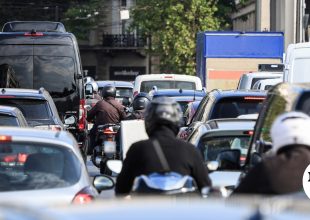 Κίνηση στους δρόμους: Στο “κόκκινο” το κέντρο