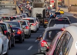 Κηφισός: Σύγκρουση φορτηγού με ΙΧ