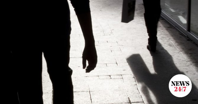 Ανήλικες χτύπησαν και λήστεψαν 24χρονη στον Άγιο Παντελεήμονα
