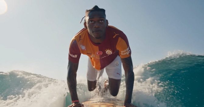 To ασύλληπτο VIDEO της Γαλατάσαραϊ για τον Λεάο: Τον έβαλε σε σανίδα του σερφ για να δαμάσει τα κύματα