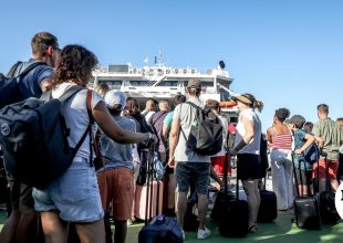 Κορυφώνεται η έξοδος του Αυγούστου – Στο 100% η πληρότητα για τα νησιά