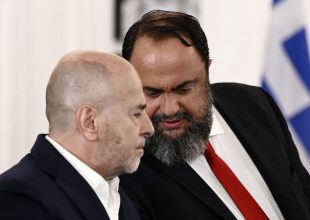 Ολυμπιακός εναντίον Αλαφούζου για τα τηλεοπτικά: “Αντί να έρχεστε ως πρόεδρος της Super League έρχεστε με θεωρίες ως Παναθηναϊκός”