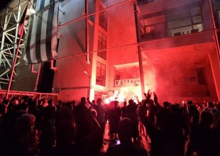 ΠΑΟΚ: Νυχτερινή διαμαρτυρία έξω από την Τούμπα για την πώληση του Κωνσταντέλια