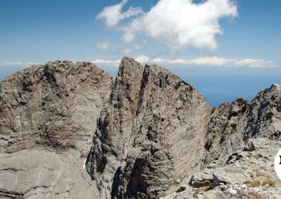 Συναγερμός στον Όλυμπο μετά την πτώση ορειβάτη σε δύσβατη χαράδρα