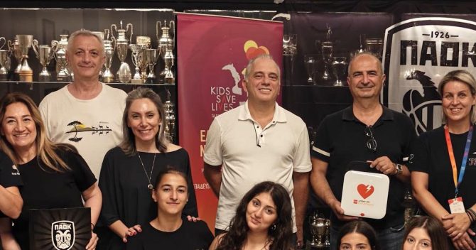 ΠΑΟΚ: Ο Δικέφαλος έκανε δωρεά απινιδωτή στον σύλλογο των Κωνσταντινουπολιτών