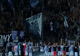 ΠΑΟΚ: Οπαδοί του Δικεφάλου κάλεσαν τους παίκτες για να φωνάξουν μαζί σύνθημα