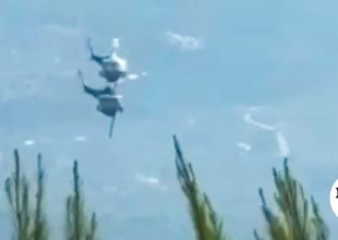 “Δεν ήταν απλά ανθρώπινο λάθος”: Τι λέει έμπειρος πιλότος για τη σύγκρουση ελικοπτέρων στην Ψάθα