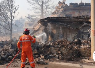 Σαλαμίνα: Δύο νεκροί και 10 εγκαυματίες – Από οικόπεδο με σκουπίδια φαίνεται να ξεκίνησε