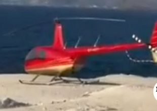 Ελικόπτερο προσγειώθηκε στο Σαρακήνικο για να κάνουν μπάνιο οι επιβάτες του