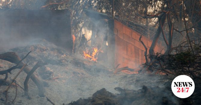 Εικόνες καταστροφές από τη φωτιά στη Χαλκιδική