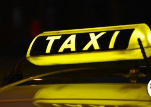 Σκιάθος: Τουρίστες χτύπησαν οδηγό ταξί στο κεφάλι για ένα παράθυρο