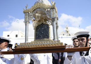 Παναγιά της Τήνου: Το μεγάλο προσκύνημα του Δεκαπενταύγουστου