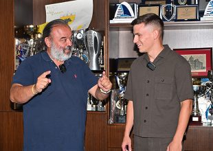 Το καλωσόρισμα του Ηλιόπουλου στον Βιτάλις (VID)