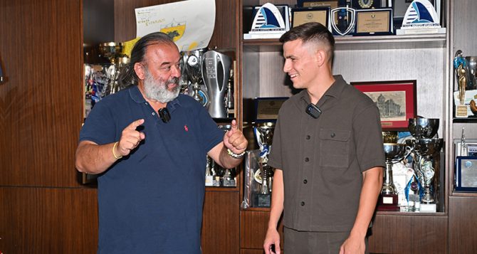 Το καλωσόρισμα του Ηλιόπουλου στον Βιτάλις (VID) Το καλωσόρισμα του Ηλιόπουλου στον Βιτάλις (VID)