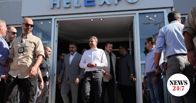 ΔΕΘ: Ο Μητσοτάκης και το avatar τεχνητής νοημοσύνης “Ευγενία”