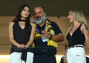 Ξεχωριστές παρουσίες στην Allwyn Arena για το ΑΕΚ – Άρης (VID)