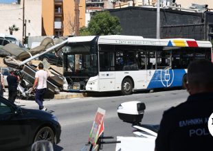 Θεσσαλονίκη -Τροχαίο στη Νεάπολη: Χειρουργήθηκε 21χρονη, εξιτήριο για τις δύο