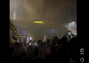 Αποθέωση για την ΑΕΚ κατά την άφιξή της στον Βόλο (VIDEO)
