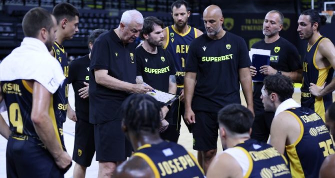 Οι φυσιοθεραπευτές της ΑΕΚ έσωσαν γυναίκα που έχασε τις αισθήσεις της στο «Ελ. Βενιζέλος»! Οι φυσιοθεραπευτές της ΑΕΚ έσωσαν γυναίκα που έχασε τις αισθήσεις της στο «Ελ. Βενιζέλος»!