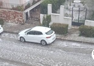Αγρίνιο: Πλημμύρες και έντονη χαλαζόπτωση στο κέντρο της πόλης