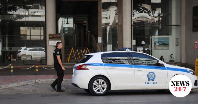 Συναγερμός στα δικαστήρια Πειραιά μετά από απειλητικό τηλεφώνημα για βόμβα