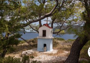 Εορτολόγιο: Ποιοι γιορτάζουν τη Δευτέρα