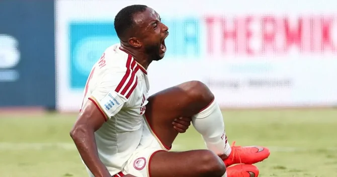 Βόλος – Ολυμπιακός 1-1: Σοκαρισμένοι οι ερυθρόλευκοι από τον φρικτό τραυματισμό του Ελ Κααμπί, έχασαν βαθμούς και τον Μαροκινό