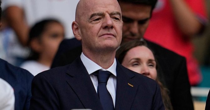 Η FIFA κατηγορεί αξιωματούχους της UEFA για “παρενόχληση” εις βάρος του Ινφαντίνο