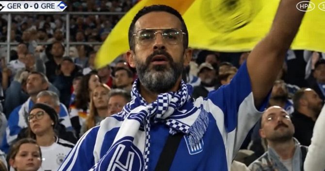 Όμορφη κίνηση του Ηρακλή, έδωσε εισιτήριο διαρκείας σε φίλο της ομάδας που ήταν στο Γερμανία – Ελλάδα με κασκόλ του Γηραιού και τον έδειξε η κάμερα